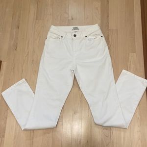 LL Bean favorite fit white jeans. 6MT